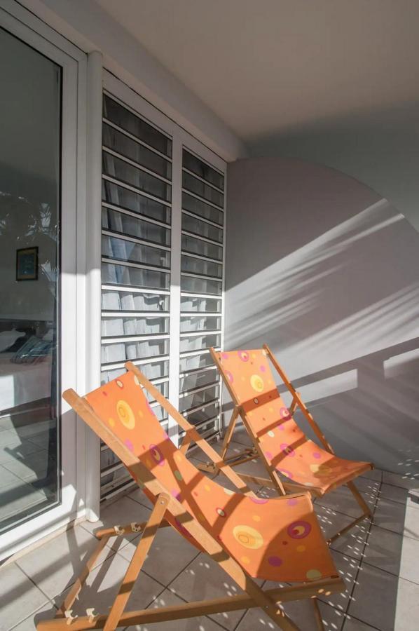 شقة Un Pied-A-Terre Face A La Marina Le Marin المظهر الخارجي الصورة